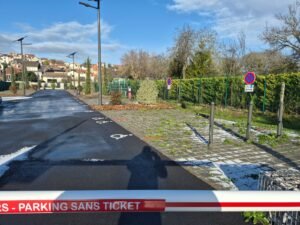 Le parking vide à Carrières-sur-Seine